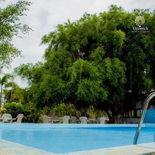 Onreech Hotel Seeduwa Bagian luar foto
