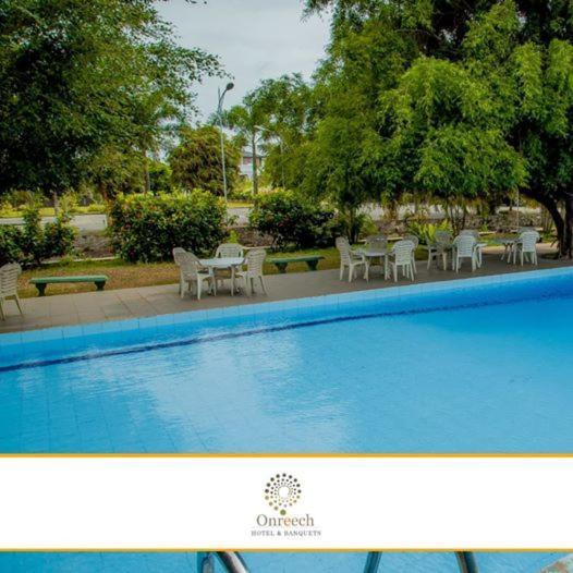Onreech Hotel Seeduwa Bagian luar foto