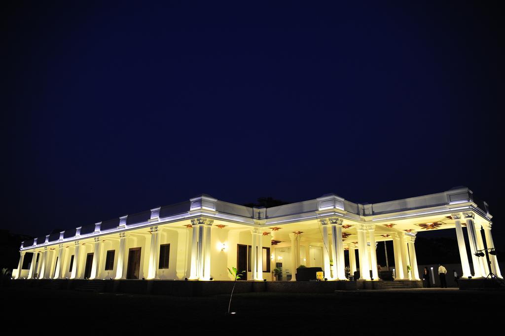 Onreech Hotel Seeduwa Bagian luar foto