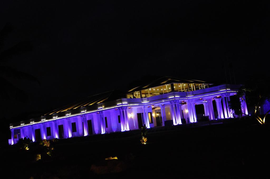 Onreech Hotel Seeduwa Bagian luar foto