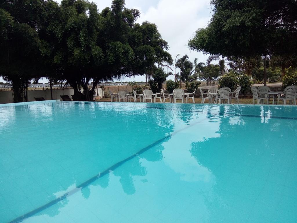 Onreech Hotel Seeduwa Bagian luar foto
