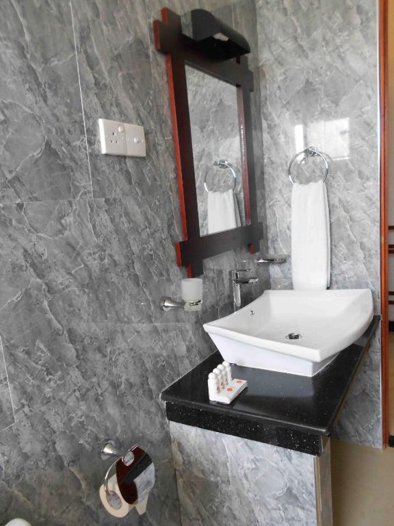 Onreech Hotel Seeduwa Bagian luar foto