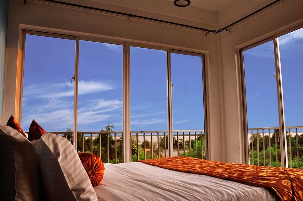 Onreech Hotel Seeduwa Bagian luar foto