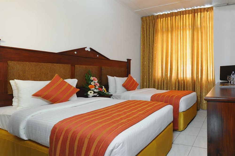 Onreech Hotel Seeduwa Bagian luar foto